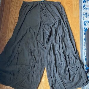 Blue Fish Women's Wide Leg Pants in Charcoal
